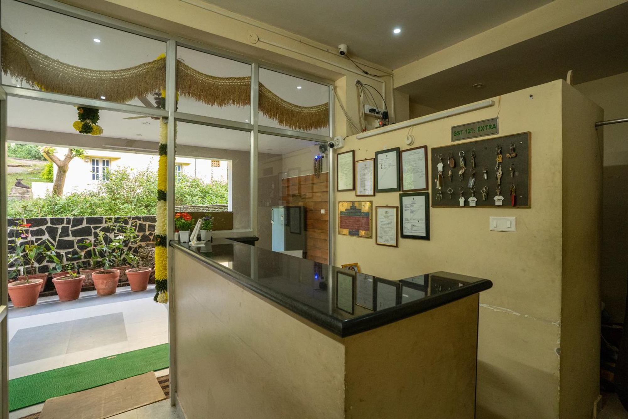 Hotel Misty Inn Йеркод Экстерьер фото